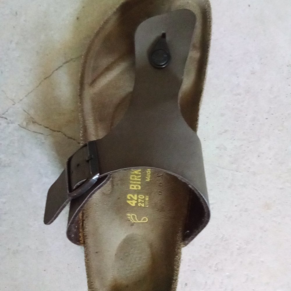 BIRKENSTOCK SANDALS SIZE 42 WORN A FEW TOMES